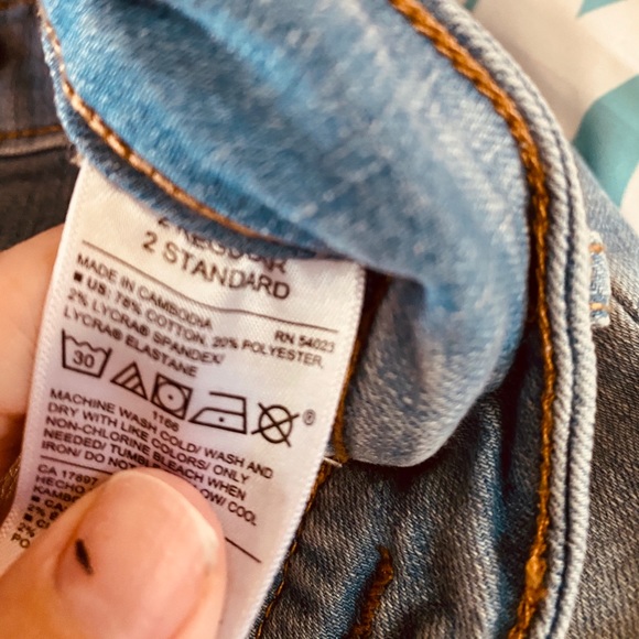 Girls old navy size 2 reg light colored jeans - Picture 2 of 2